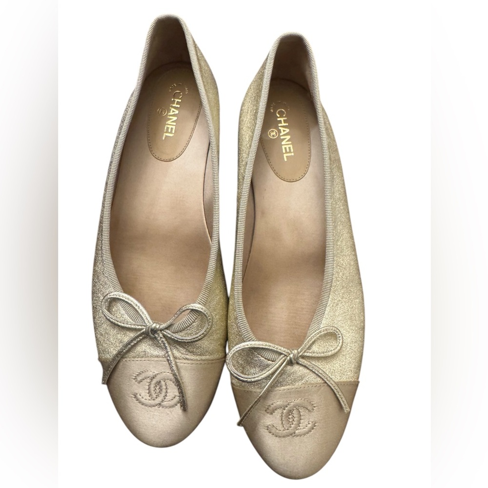 Veterans Day Sale🇺🇸. CHANEL Metallic Gold Flats 38
Today Only - Picture 2 of 7